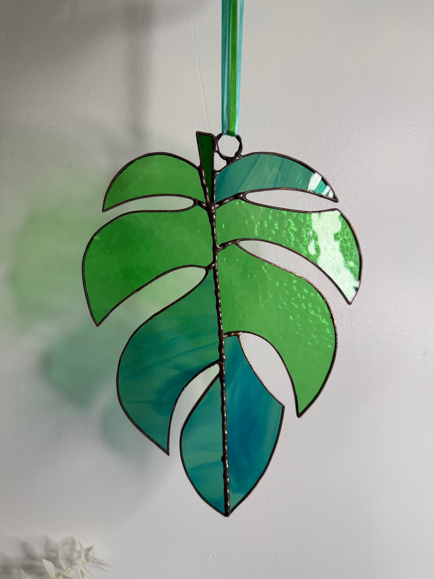 Handcrafted Stainedglass Leafy green suncatcher - Leaf Window Ornament & Home Decor
