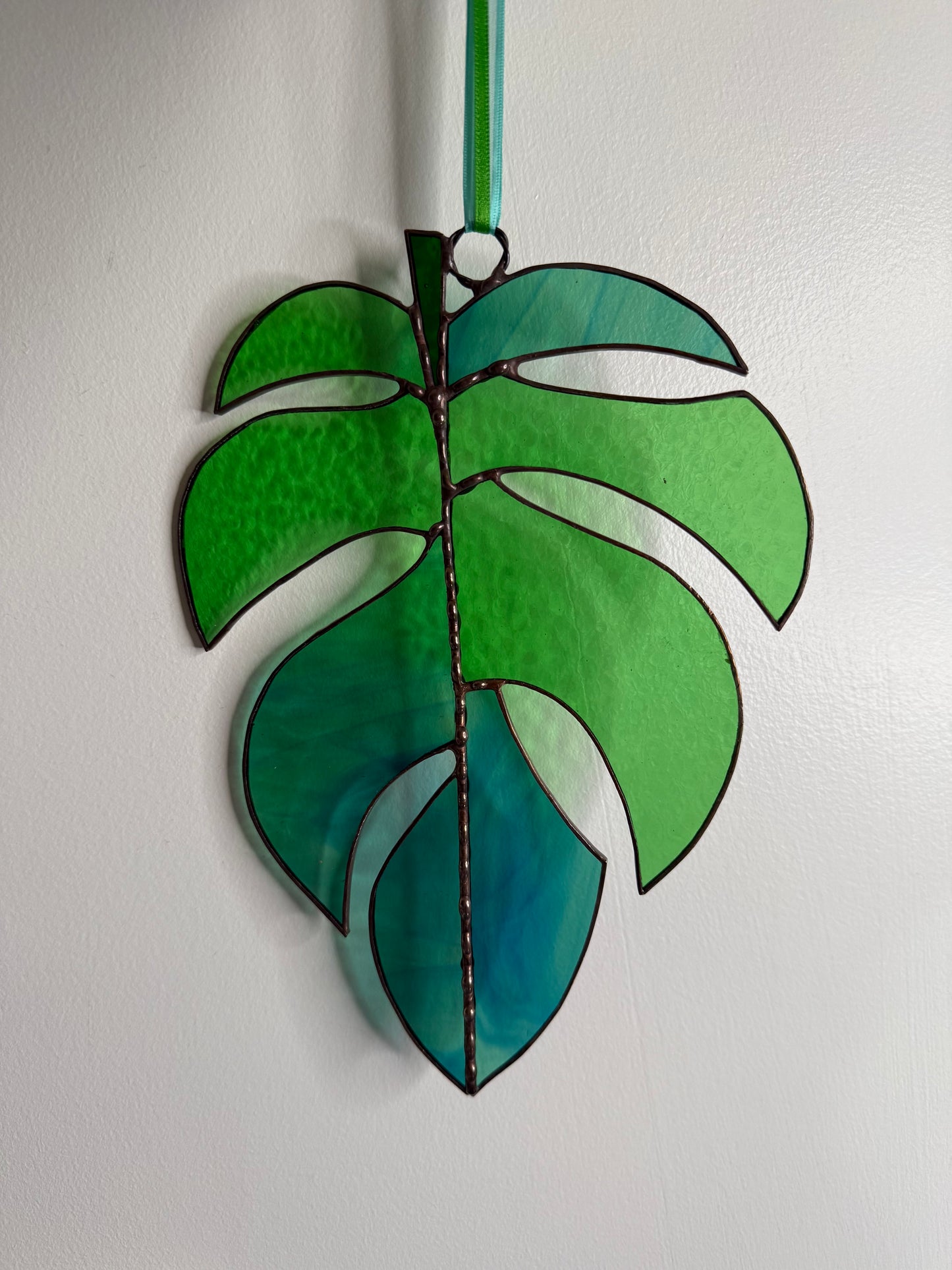 Handcrafted Stainedglass Leafy green suncatcher - Leaf Window Ornament & Home Decor