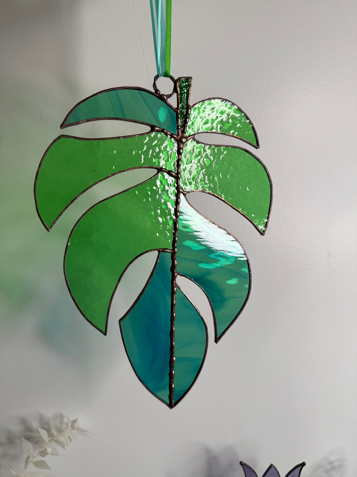 Handcrafted Stainedglass Leafy green suncatcher - Leaf Window Ornament & Home Decor