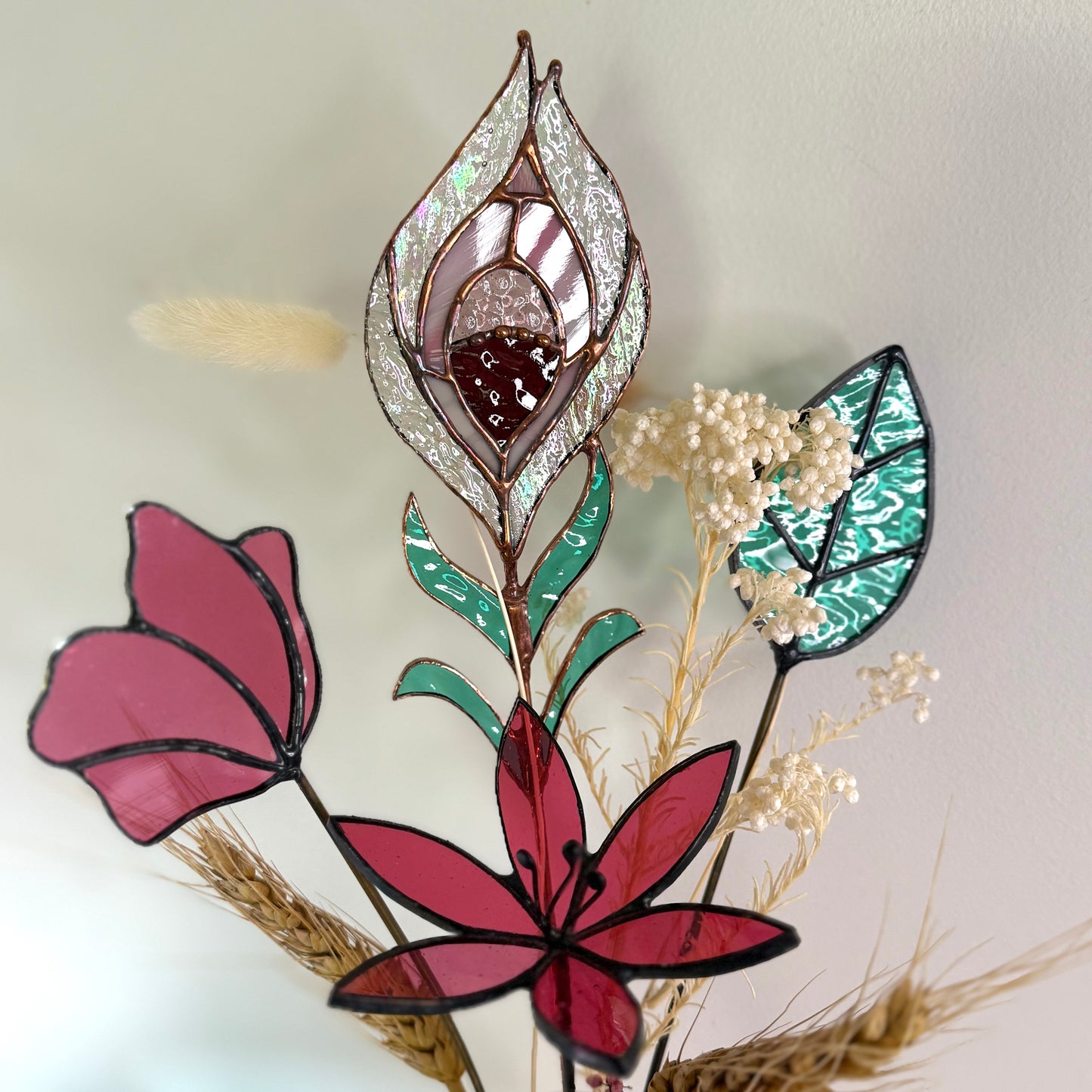 Stainedglass Peacock feather flower stem