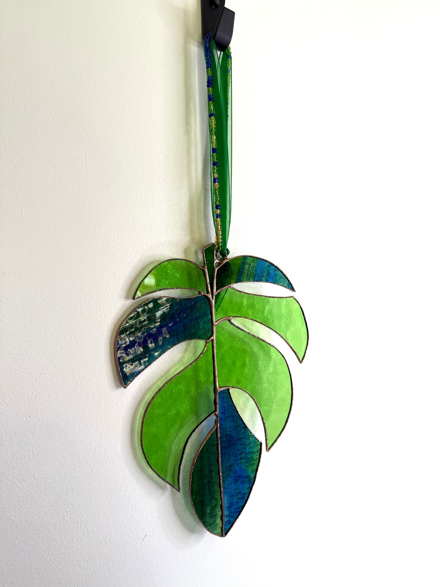 Handcrafted Stainedglass Leafy green suncatcher - Leaf Window Ornament & Home Decor