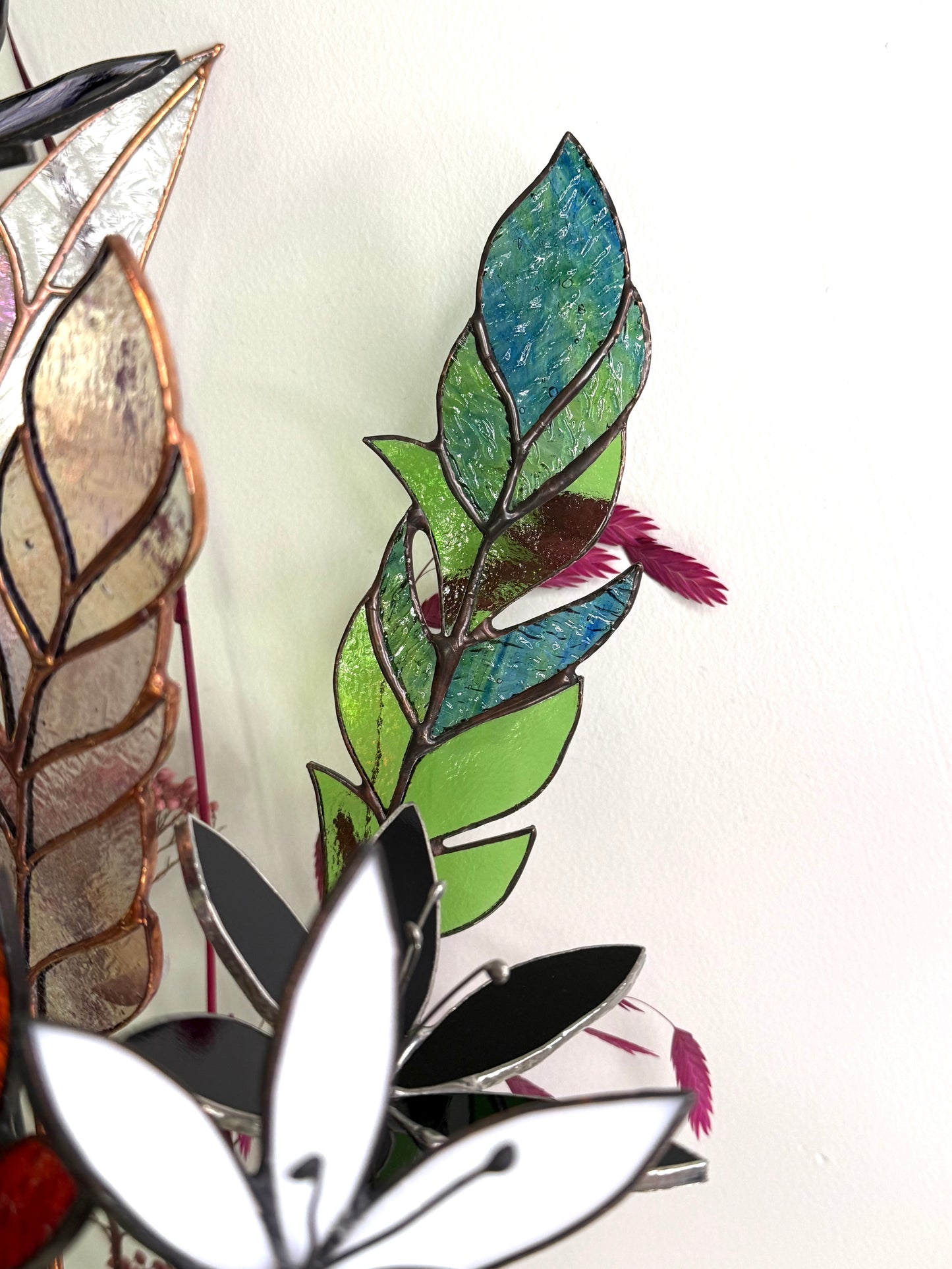Stainedglass Feathers on stem