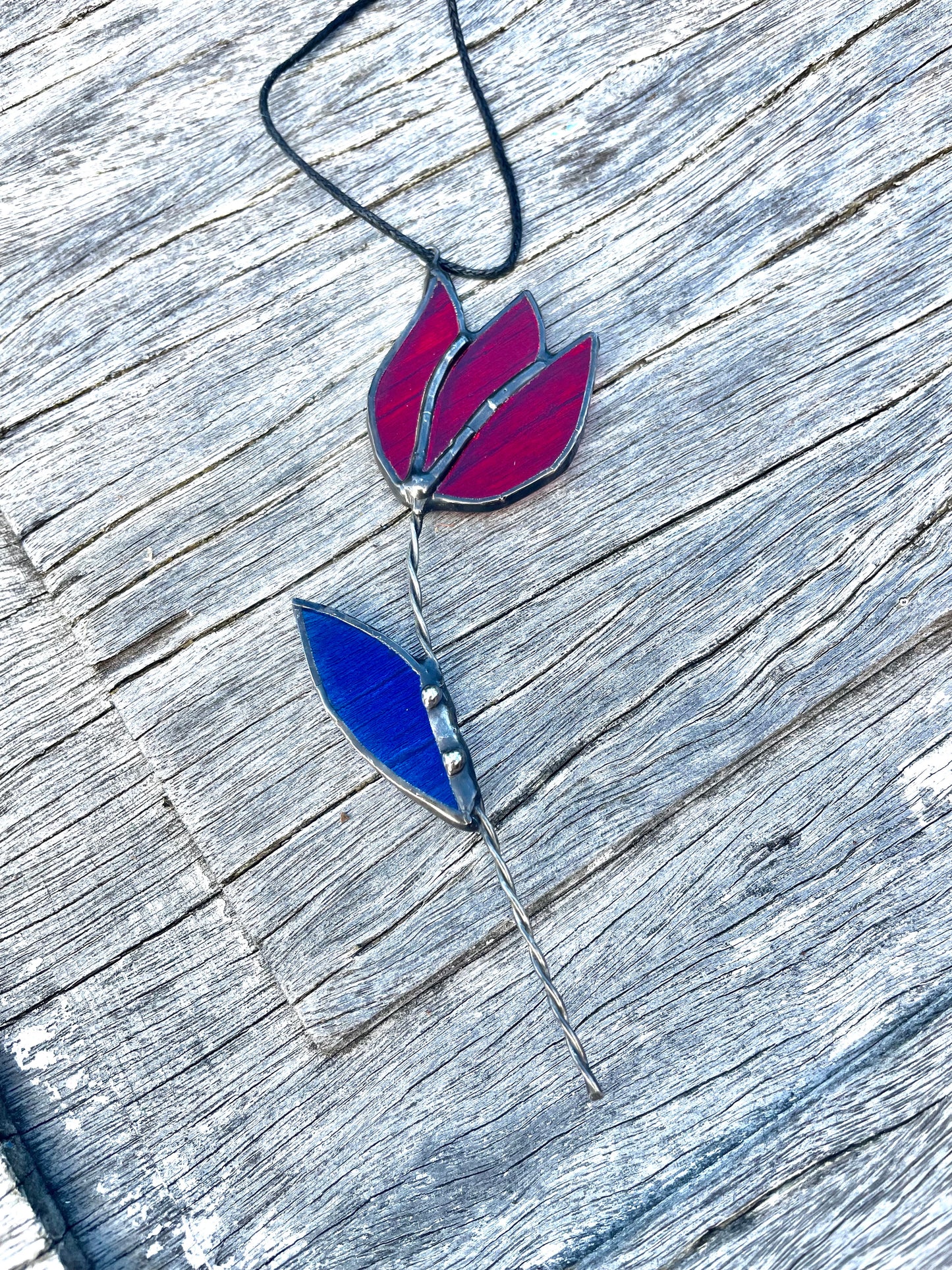 Handcrafted Stainedglass Red Tulip Suncatcher - Flower Window Ornament & Home Decor